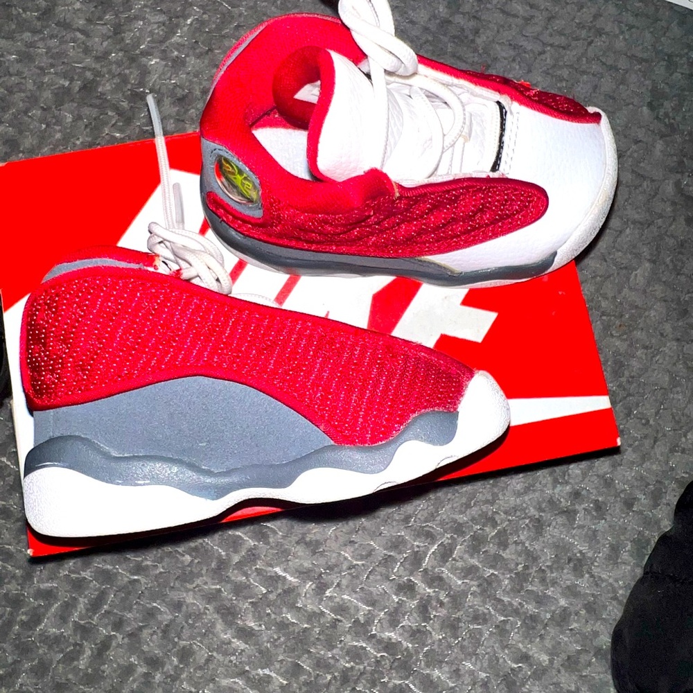 Jordan 13 Flint Red Only worn a couple times size 5c